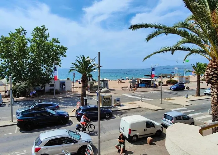Charming Beachfront Studio In Frejus Plage
