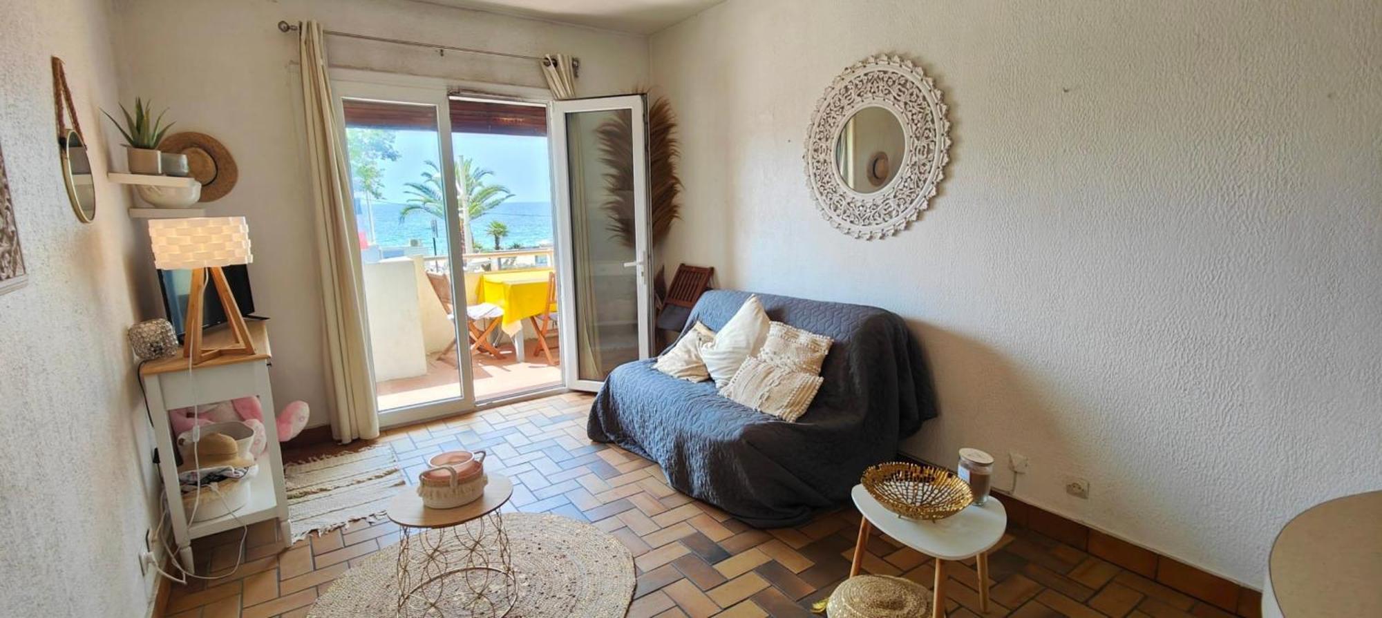 Apartment Charming Beachfront In *